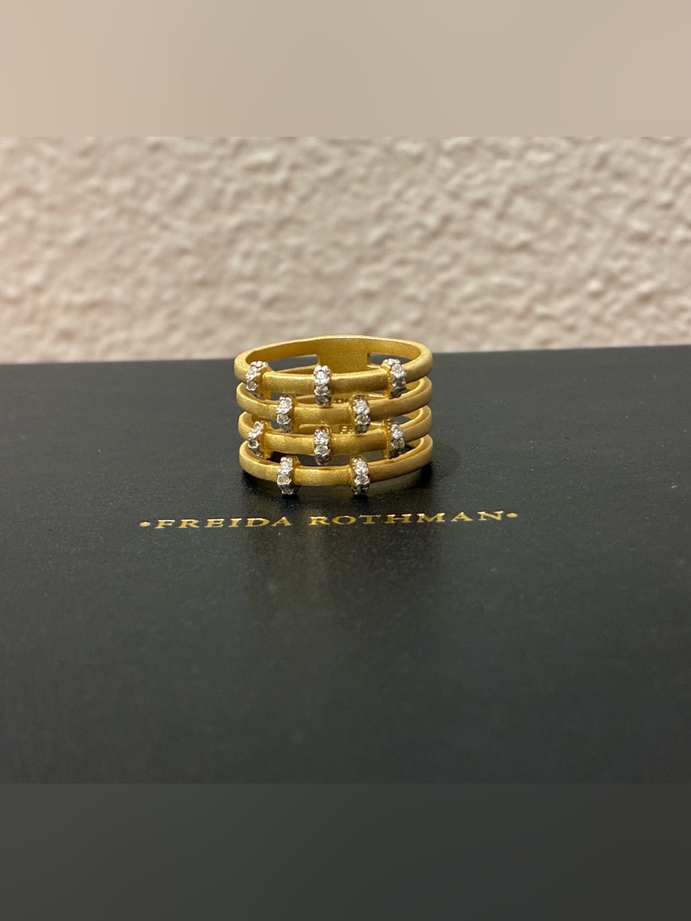Freida Rothman gold statement ring Sz 9
925 Sterling Silver